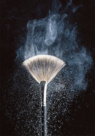 simsearch:6113-06498011,k - Powder brush Foto de stock - Sin royalties Premium, Código: 614-00593622