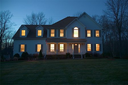 Outdoor shot of family house at night Stock Photo - Premium Royalty-Free, Code: 614-00600809