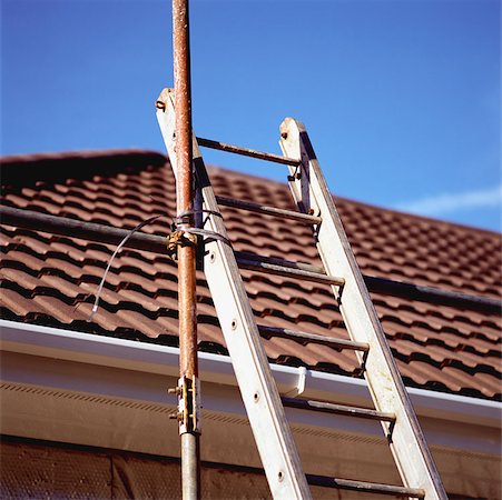 simsearch:614-00383197,k - Scaffolding on house roof Stock Photo - Premium Royalty-Free, Code: 614-00602445