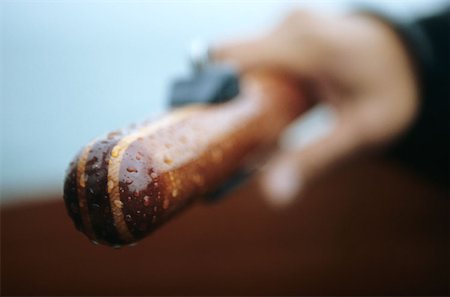rudder - Close-up of hand holding wooden handle Foto de stock - Sin royalties Premium, Código: 614-00602706