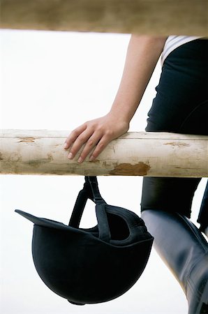 riding boots not equestrian not cowboy not child - Person holding a riding hat Foto de stock - Sin royalties Premium, Código: 614-00602867