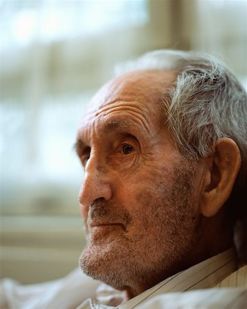 simsearch:614-00653699,k - Elderly man Fotografie stock - Premium Royalty-Free, Codice: 614-00653693