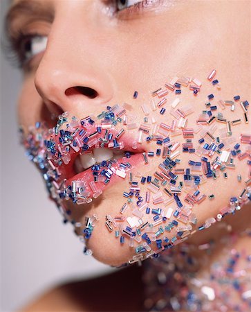 face glitter - Woman with beads on her face Foto de stock - Sin royalties Premium, Código: 614-00684023