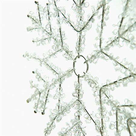 simsearch:614-03903058,k - Silver snowflake decoration Foto de stock - Royalty Free Premium, Número: 614-00683703
