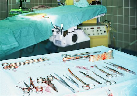 Bloody surgical equipment Stock Photo - Premium Royalty-Free, Code: 614-00779109