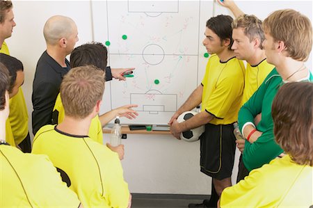 Coach discussing strategy with soccer team Stock Photo - Premium Royalty-Free, Code: 614-00808588