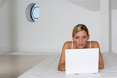 simsearch:614-02985277,k - Woman on mattress using laptop Stock Photo - Premium Royalty-Free, Code: 614-00844197