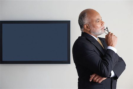 simsearch:649-07119761,k - Portrait of a Businessman nachdenklich schauen Stockbilder - Premium RF Lizenzfrei, Bildnummer: 614-00891763