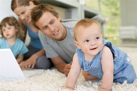 dad crawling - Portrait of a family Stock Photo - Premium Royalty-Free, Code: 614-00892569