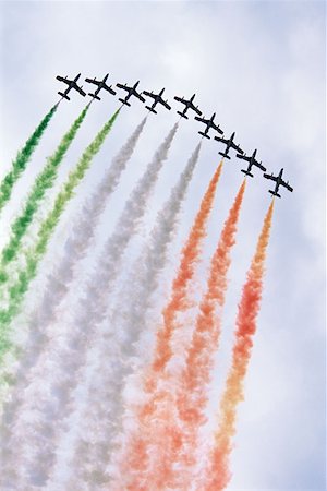 speed, smoke - Italian airforce flying in formation Stock Photo - Premium Royalty-Free, Code: 614-00913176