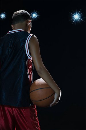 Boy holding basketball Foto de stock - Sin royalties Premium, Código: 614-00913478