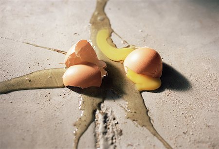 spilled food on floor - A broken egg Stock Photo - Premium Royalty-Free, Code: 614-01026359