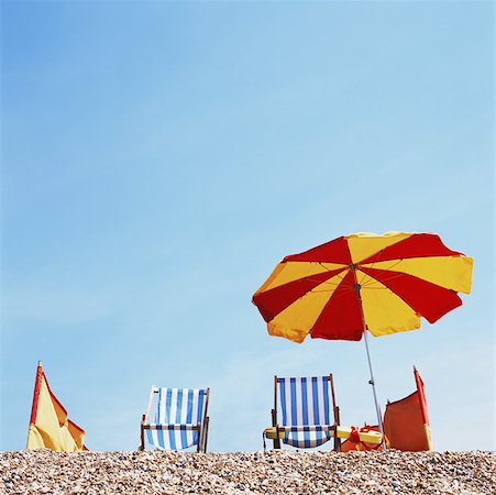 Liegestühle und Sonnenschirm am Strand Stockbilder - Premium RF Lizenzfrei, Bildnummer: 614-01071207