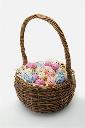 easter basket not people - Basket of easter eggs Foto de stock - Sin royalties Premium, Código: 614-01116697