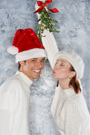 Couple under mistletoe Foto de stock - Sin royalties Premium, Código: 614-01170096