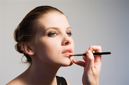 Woman having make up applied Stock Photo - Premium Royalty-Free, Code: 614-01219302