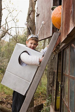 Robot boy on ladder Stock Photo - Premium Royalty-Free, Code: 614-01238512