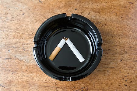 Broken cigarette in an ashtray Stock Photo - Premium Royalty-Free, Code: 614-01238703