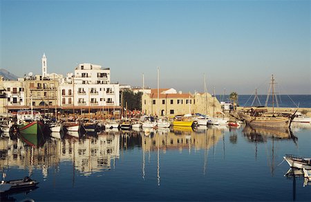 Boats at kyrenia harbour cyprus Foto de stock - Sin royalties Premium, Código: 614-01268401
