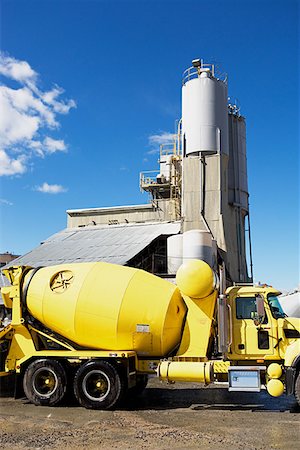 pictures of truck & blue sky and clouds - Truck in front of an industrial plant Foto de stock - Sin royalties Premium, Código: 614-01269899