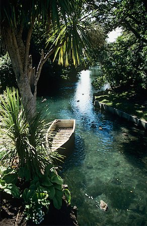 simsearch:614-02241891,k - Boat on a river in christchurch new zealand Foto de stock - Sin royalties Premium, Código: 614-01435074