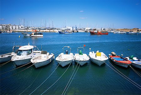 Bateaux d'affilée Photographie de stock - Premium Libres de Droits, Code: 614-01487686