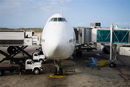 plane runway people - Preparing airplane Stock Photo - Premium Royalty-Free, Code: 614-01487804