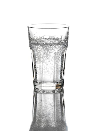 eau pétillante - Boire dans un verre Photographie de stock - Premium Libres de Droits, Code: 614-01558809