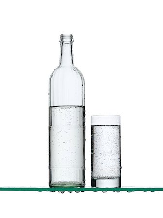 simsearch:614-06336357,k - Sparkling water in a bottle and a glass Stock Photo - Premium Royalty-Free, Code: 614-01558876