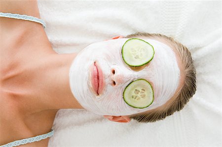 facial - Femme portant un masque facial Photographie de stock - Premium Libres de Droits, Code: 614-01560170