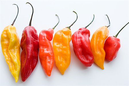 simsearch:614-02049068,k - Chili Pepppers in Folge Stockbilder - Premium RF Lizenzfrei, Bildnummer: 614-01560872