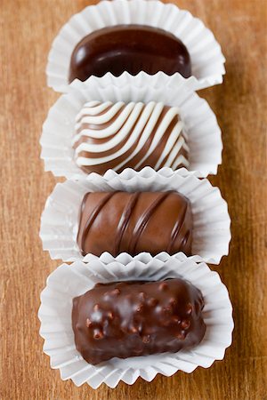 simsearch:614-02258138,k - Chocolates in a row Stock Photo - Premium Royalty-Free, Code: 614-01588388