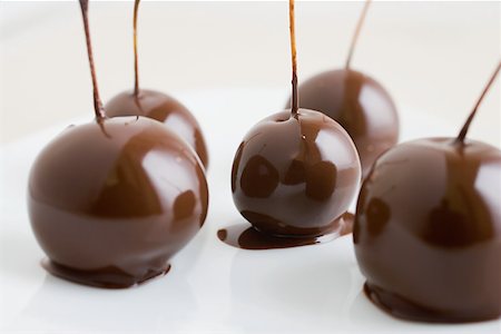 simsearch:614-02258138,k - Chocolate covered cherries Stock Photo - Premium Royalty-Free, Code: 614-01588399