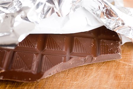 simsearch:614-02258138,k - Chocolate bar and wrapper Stock Photo - Premium Royalty-Free, Code: 614-01588433