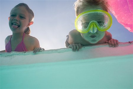 Boy putting face underwater Foto de stock - Sin royalties Premium, Código: 614-01624525