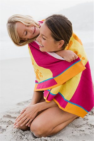 Mère et fille dans une serviette Photographie de stock - Premium Libres de Droits, Code: 614-01624540