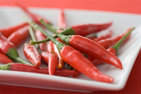 simsearch:614-02240523,k - Red chilli peppers on a dish Foto de stock - Sin royalties Premium, Código: 614-01624801