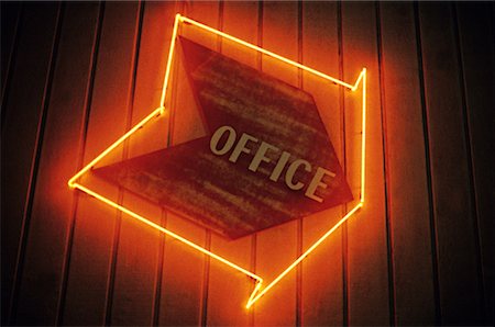 semaforo rosso - Neon sign for an office Fotografie stock - Premium Royalty-Free, Codice: 614-01626889