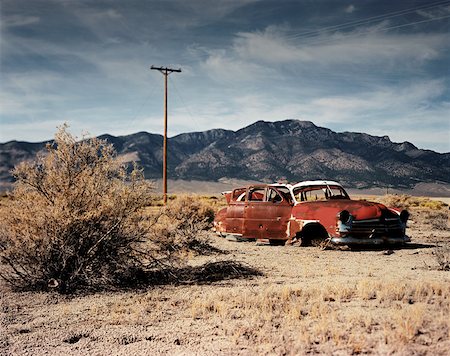 Abandoned car Foto de stock - Sin royalties Premium, Código: 614-01699638