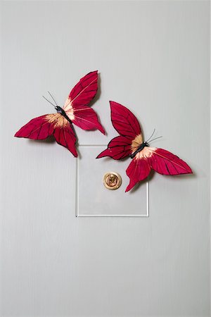 fake butterflies - Fausses papillons sur un lightswitch Photographie de stock - Premium Libres de Droits, Code: 614-01701670
