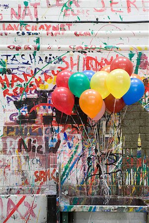Balloons in art classroom Stock Photo - Premium Royalty-Free, Code: 614-01755838