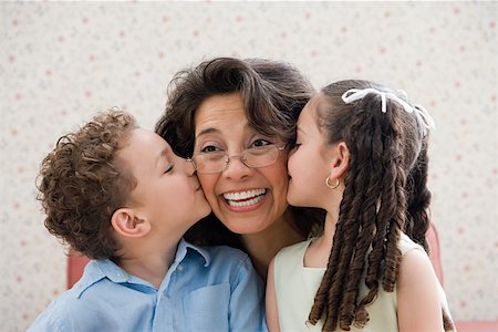 simsearch:614-01757386,k - Kids kissing grandmother Foto de stock - Sin royalties Premium, Código: 614-01757316