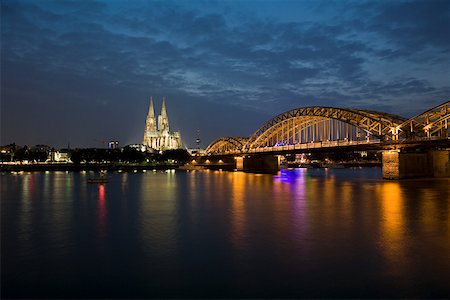 River rhine in cologne Foto de stock - Sin royalties Premium, Código: 614-01821506