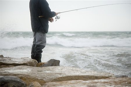 Fisherman fishing in stormy sea Foto de stock - Sin royalties Premium, Código: 614-01868678