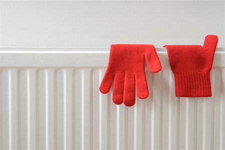 radiador - Gloves drying on a radiator Foto de stock - Sin royalties Premium, Código: 614-01869554
