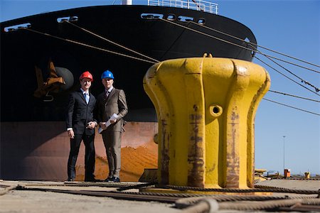 simsearch:614-02004749,k - Engineers by ship Foto de stock - Sin royalties Premium, Código: 614-02004840