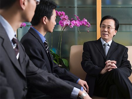 Businessmen in conversation Foto de stock - Sin royalties Premium, Código: 614-02003488