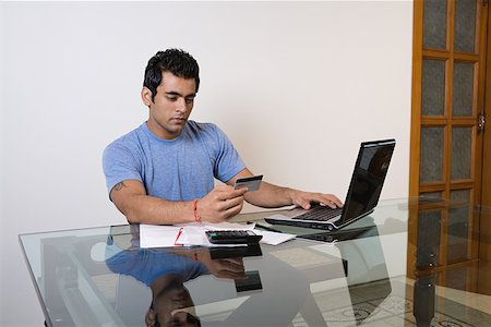simsearch:614-01433346,k - A man sorting his finances on a laptop Foto de stock - Royalty Free Premium, Número: 614-02003904