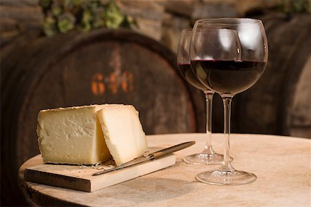 Cheese and red wine Stock Photo - Premium Royalty-Free, Code: 614-02048915