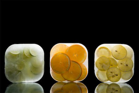 simsearch:6118-07353323,k - Fruits surgelés Photographie de stock - Premium Libres de Droits, Code: 614-02049038